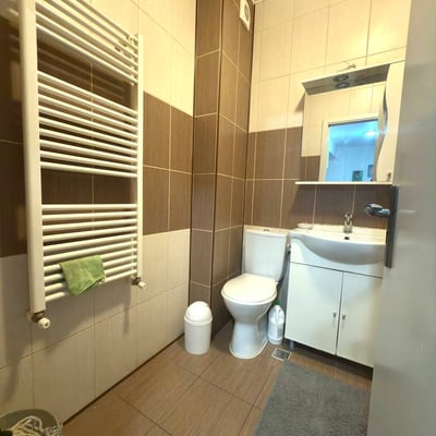 Alquiler de un acogedor apartamento de 2 habitaciones con balcón, Bucarest, Rumanía